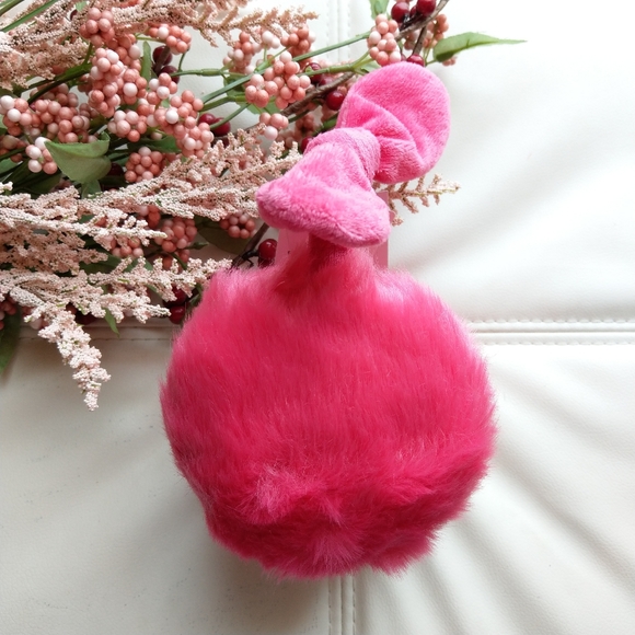 🍒NWT🍒 PINK FAUX FUR EARMUFFS WITH BOW TOP - Picture 4 of 9
